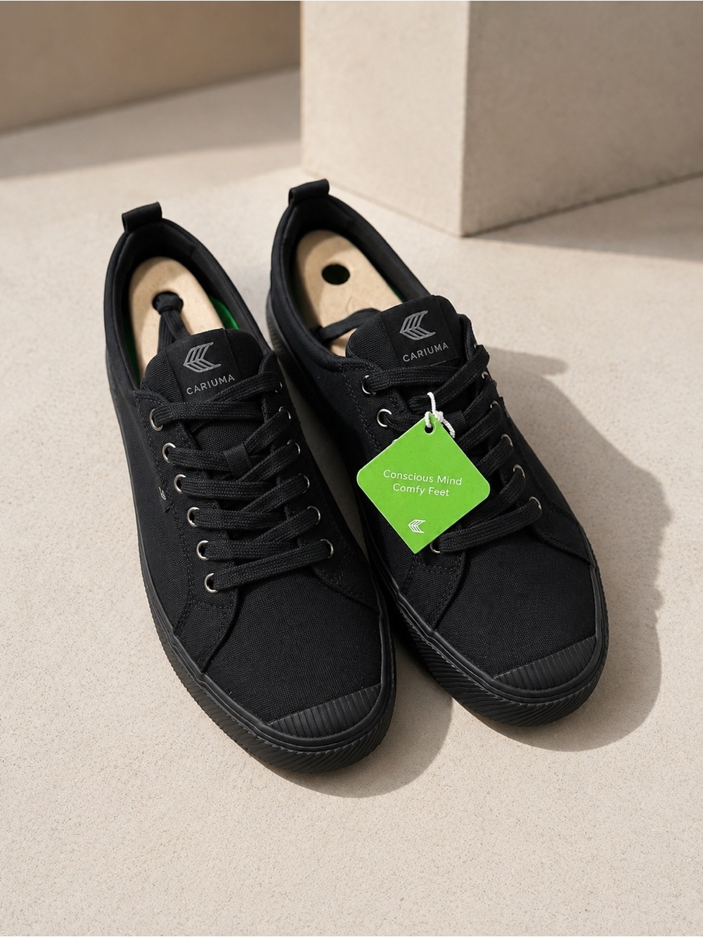 Cariuma OCA Low All Black Canvas Sneakers Men’s 13 / Women’s 14.5 New In Box